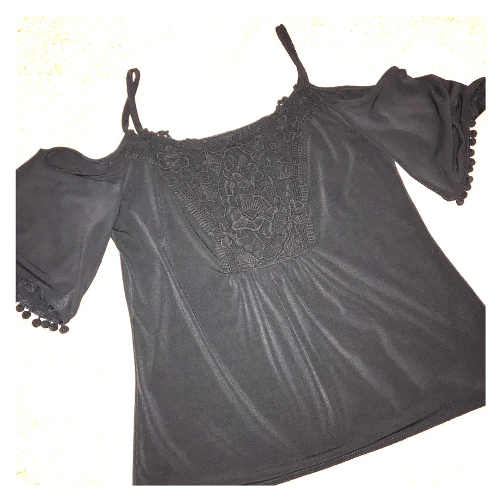 New York & Company cold shoulder top